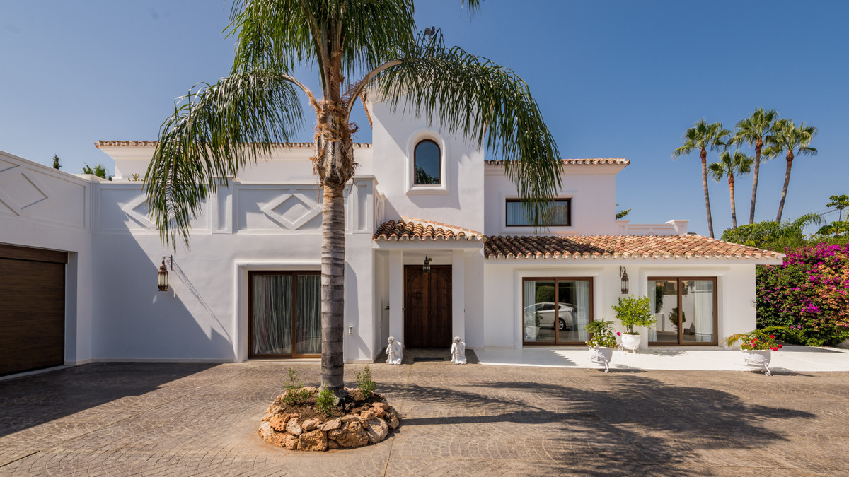 5 Bedroom Villa for Sale in Atalaya
