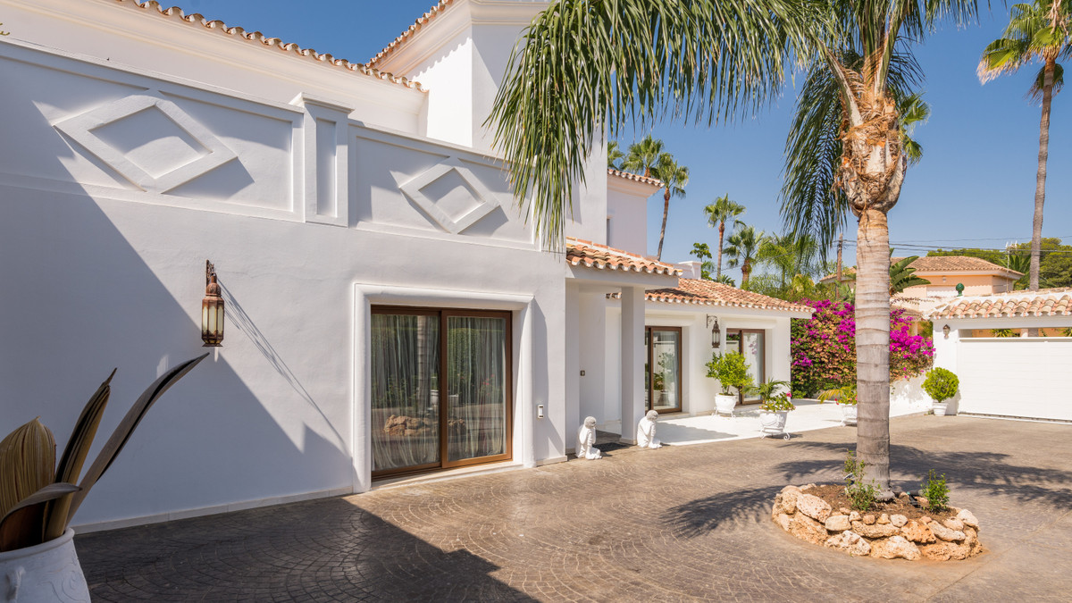 5 Bedroom Villa for Sale in Atalaya — 2