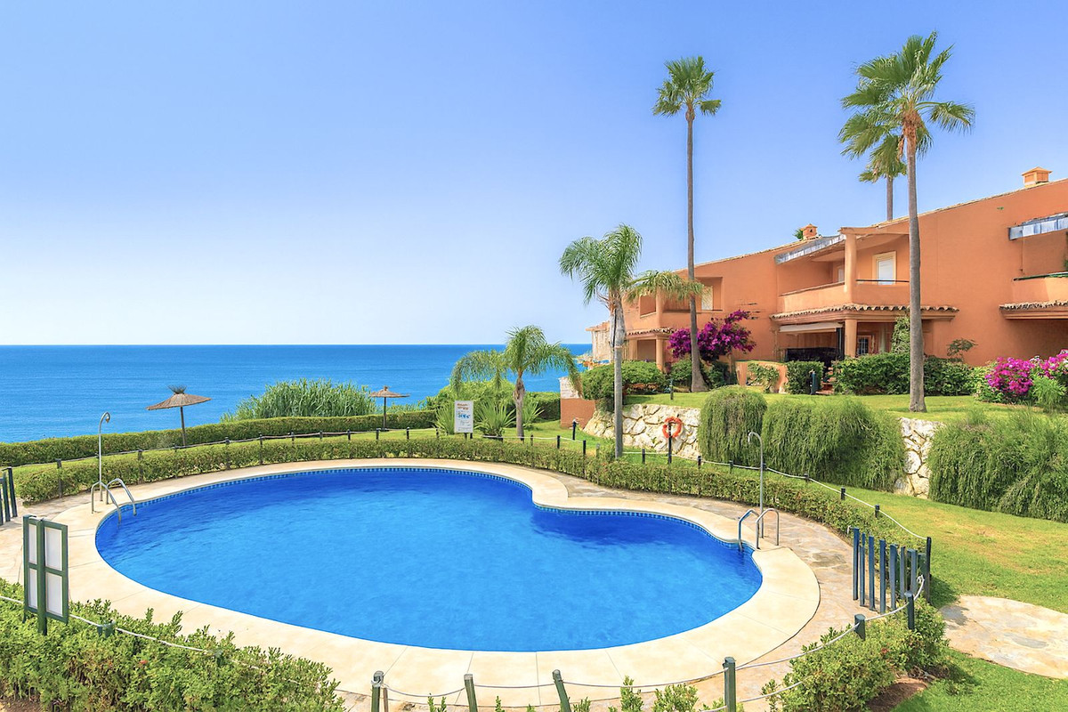 3 Bedroom Villa for Sale in Estepona