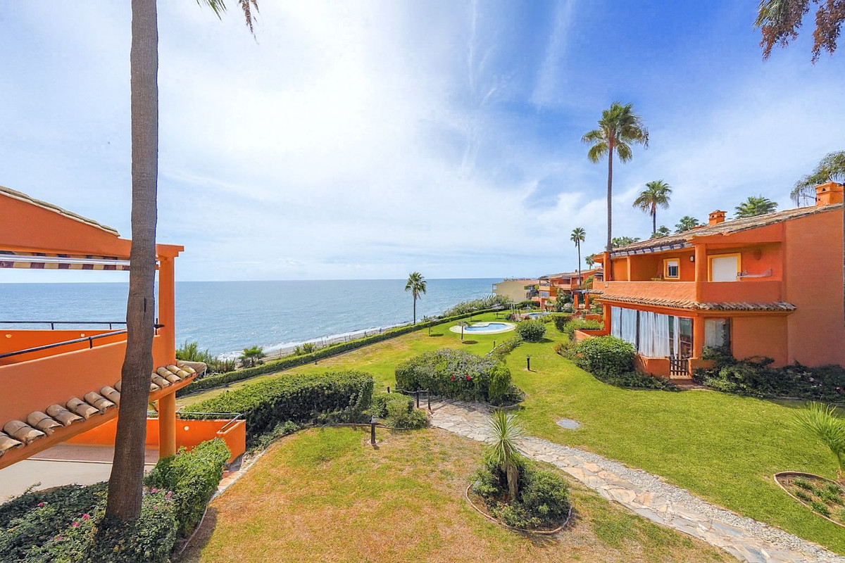 3 Bedroom Villa for Sale in Estepona — 2