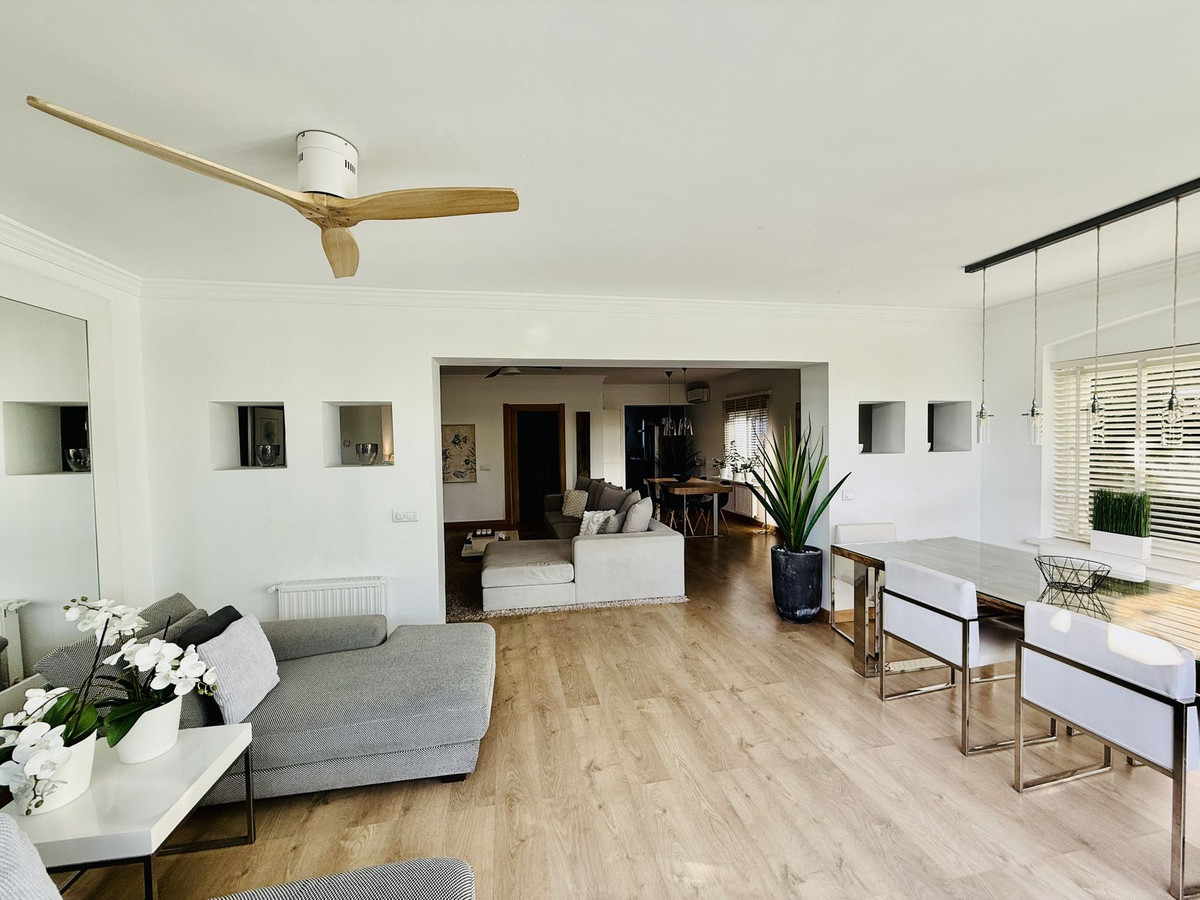 4 Bedroom Villa for Sale in Guadalmina Baja