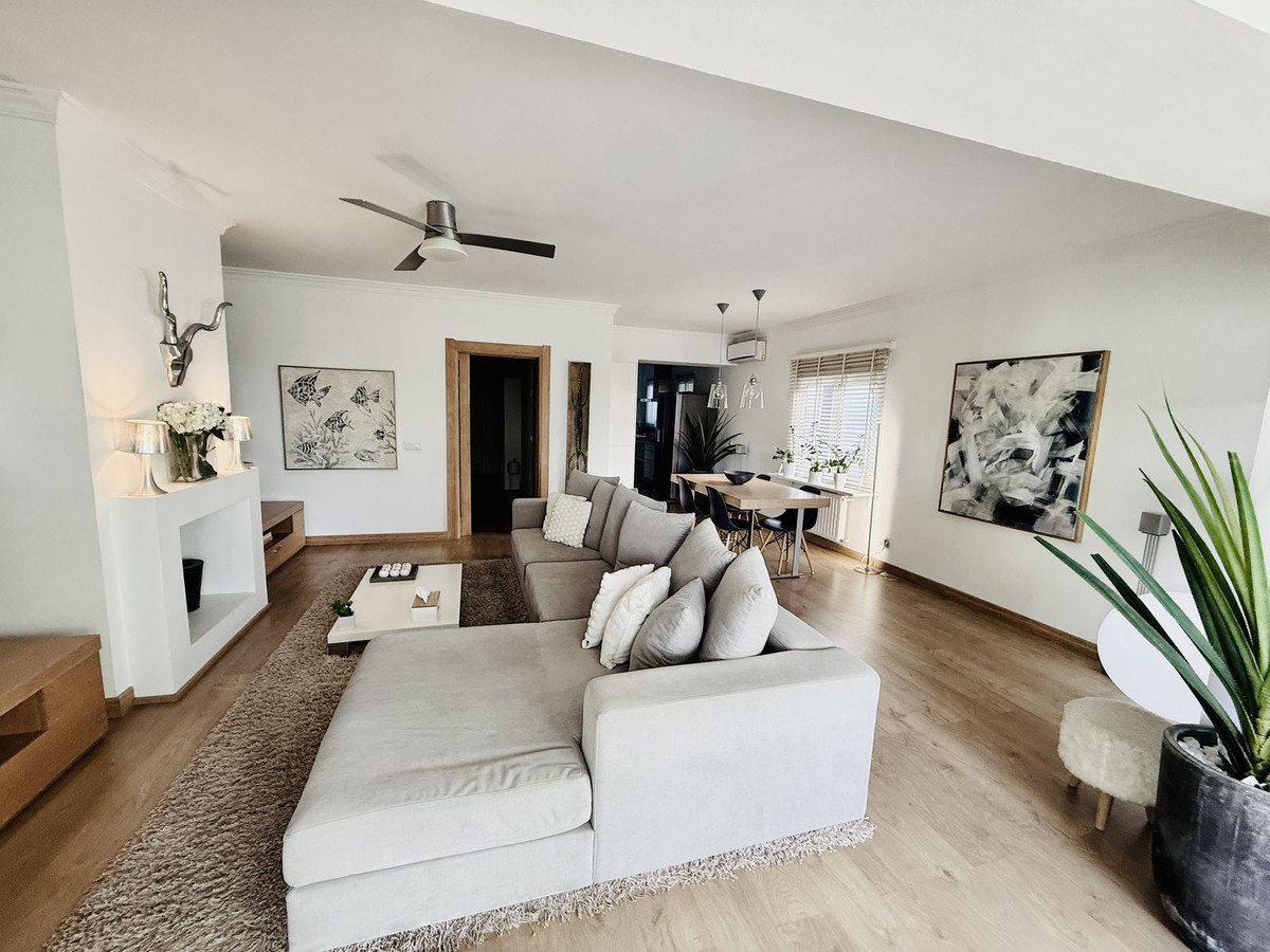 4 Bedroom Villa for Sale in Guadalmina Baja — 4