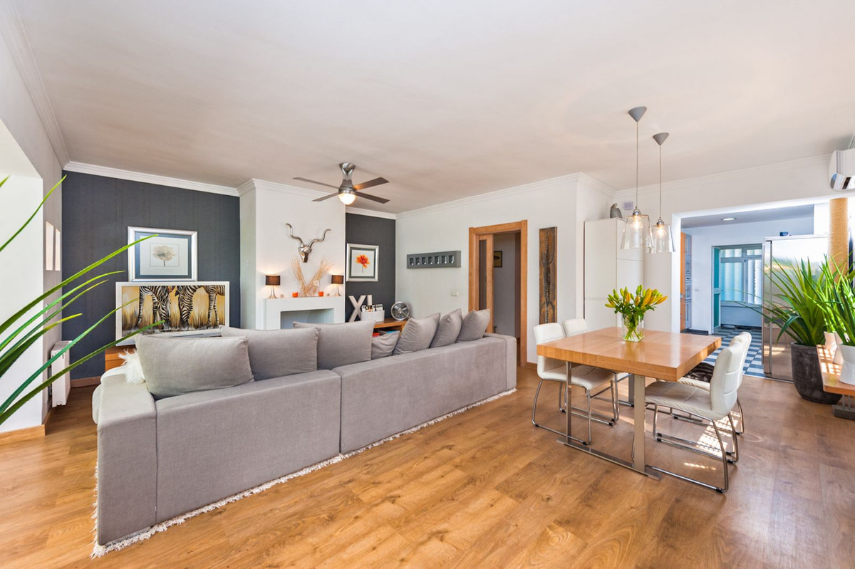 4 Bedroom Villa for Sale in Guadalmina Baja — 8