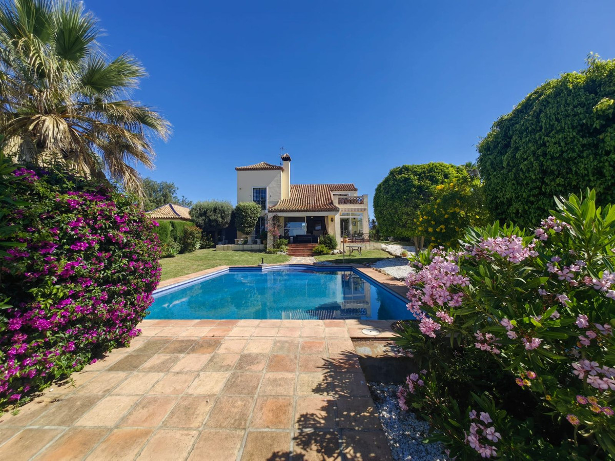 3 Bedroom Villa for Sale in Estepona