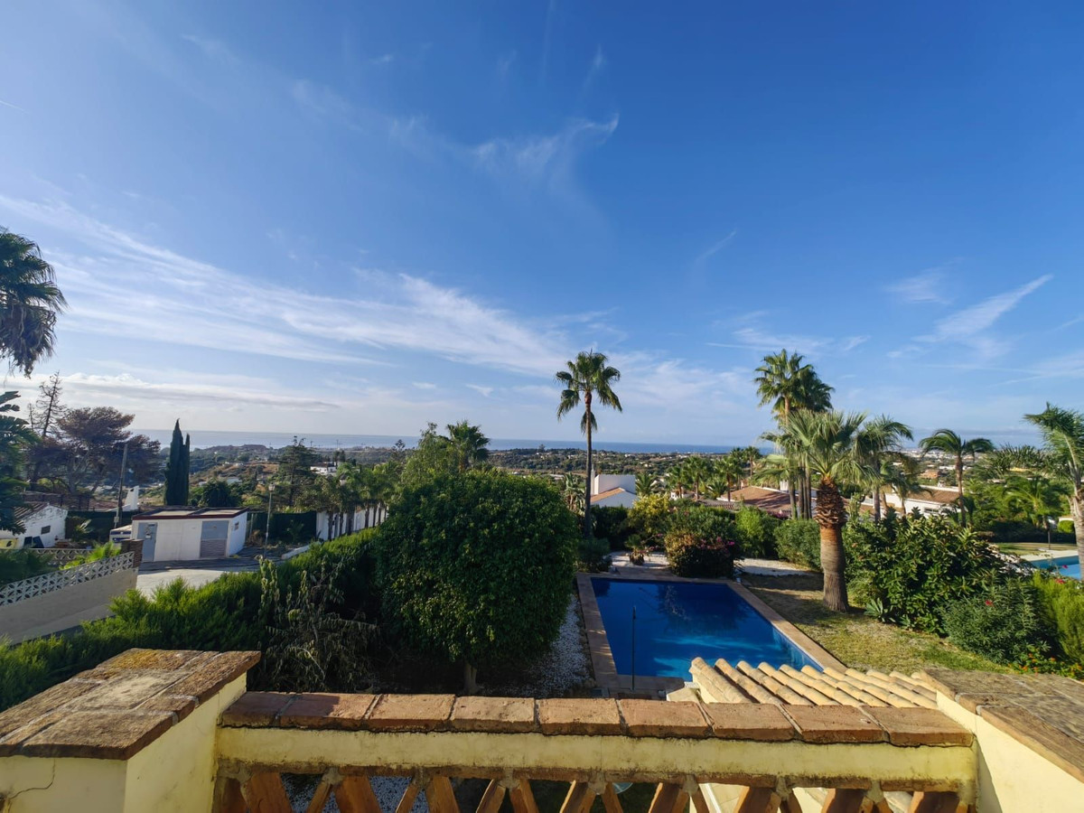 3 Bedroom Villa for Sale in Estepona — 2