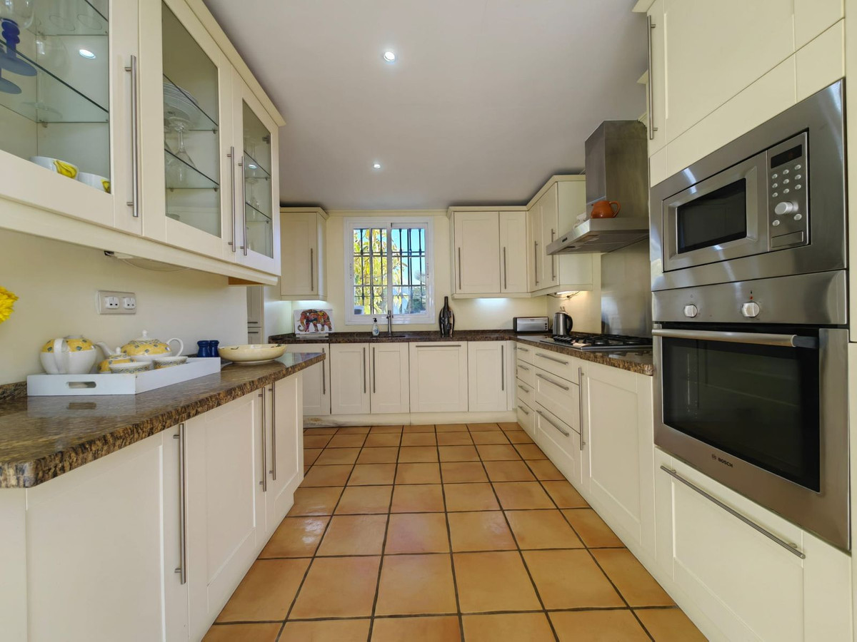 3 Bedroom Villa for Sale in Estepona — 4