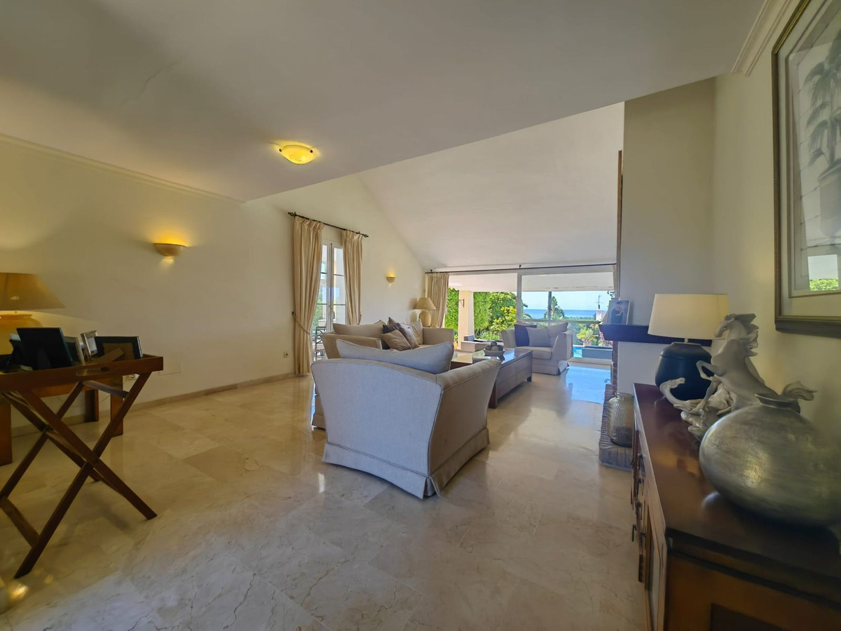 3 Bedroom Villa for Sale in Estepona — 8