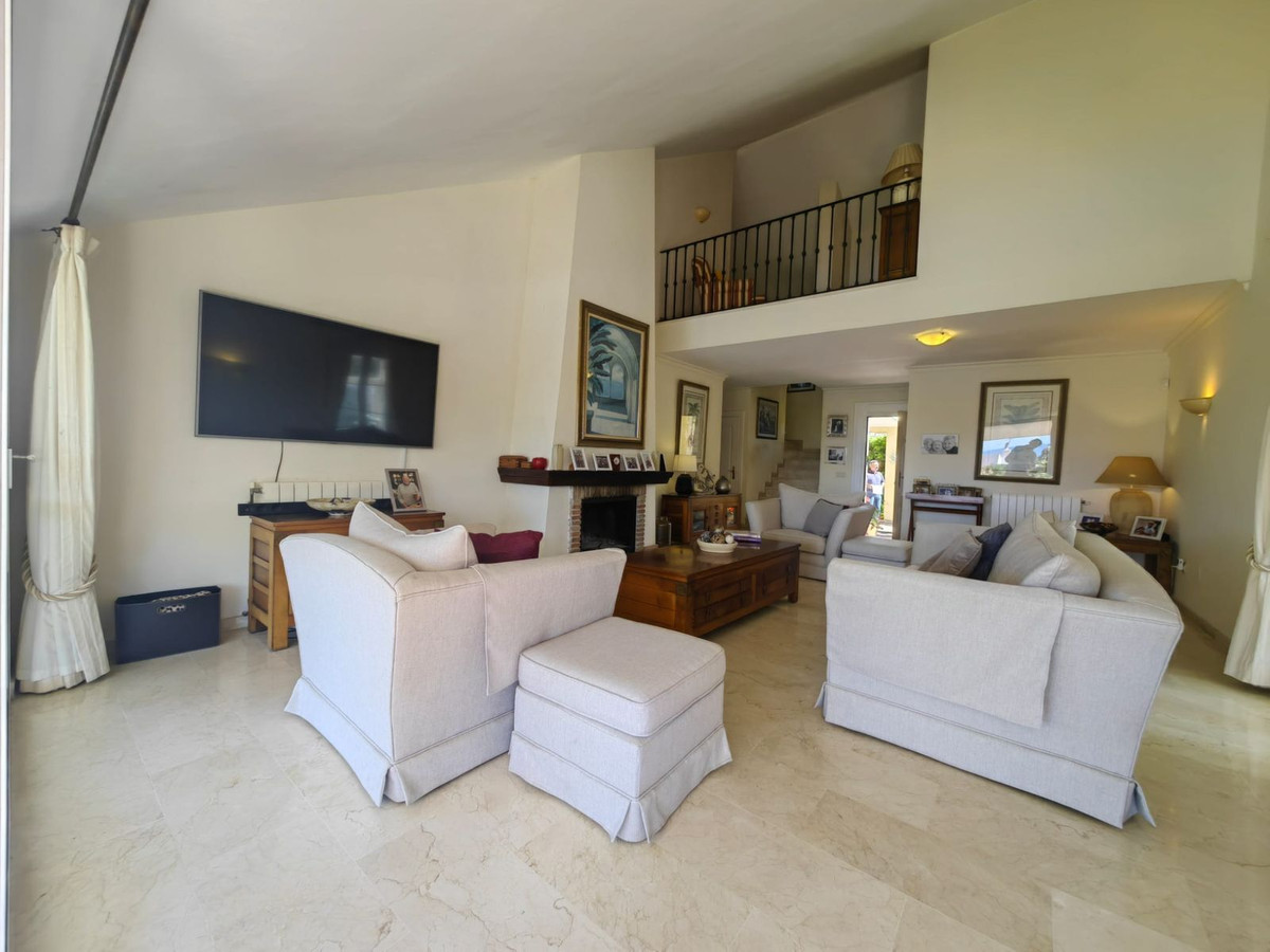 3 Bedroom Villa for Sale in Estepona — 9