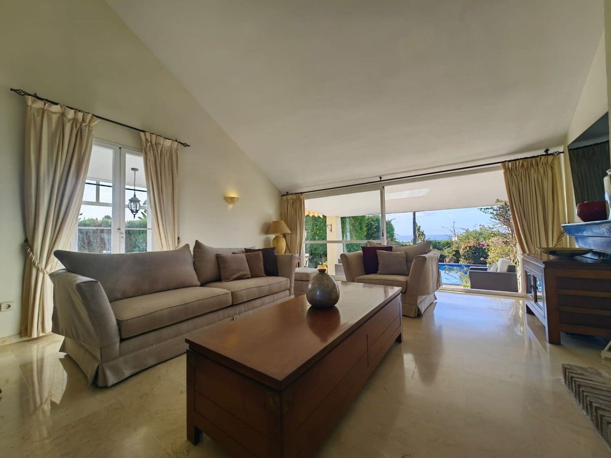 3 Bedroom Villa for Sale in Estepona — view 10