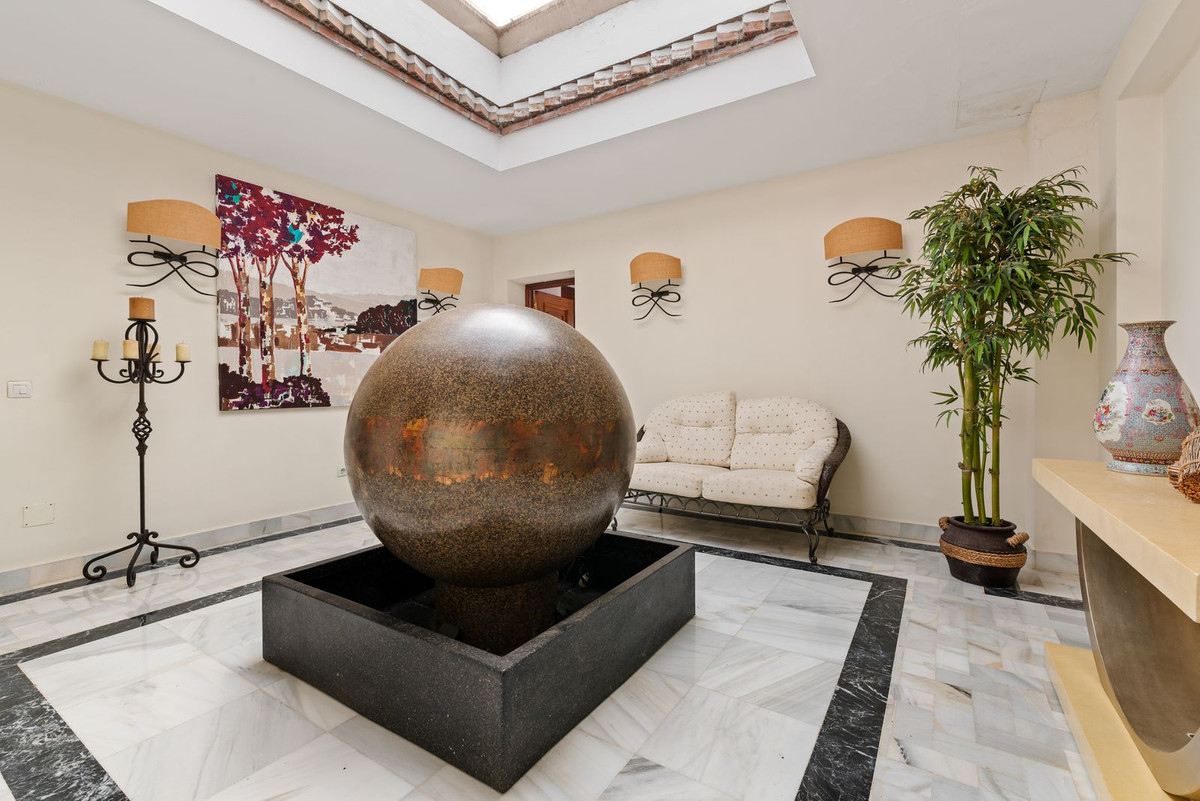 4 Bedroom Villa for Sale in Estepona — 6