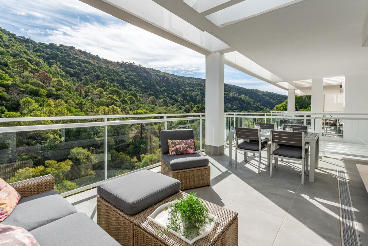 2 Bedroom Apartment for Sale in Benahavís — 8