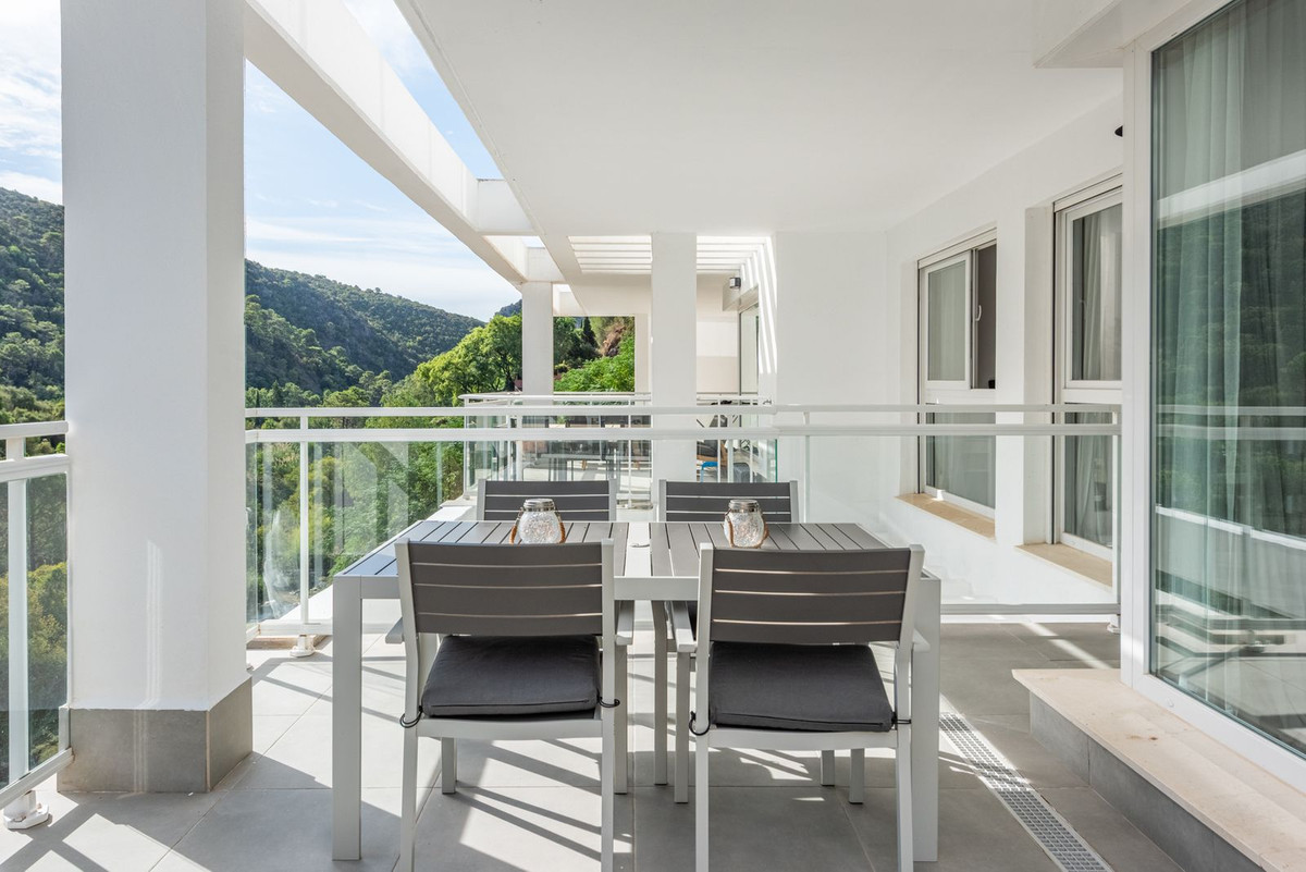 2 Bedroom Apartment for Sale in Benahavís — 9