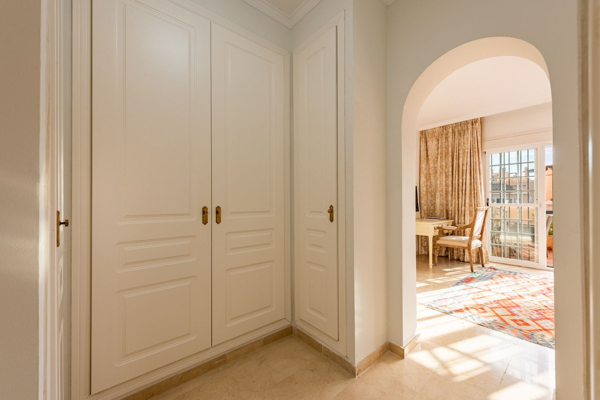 3 Bedroom Townhouse for Sale in Nagüeles — view 11