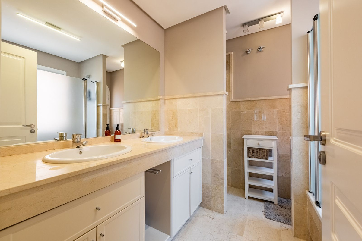 3 Bedroom Townhouse for Sale in Nagüeles — view 19