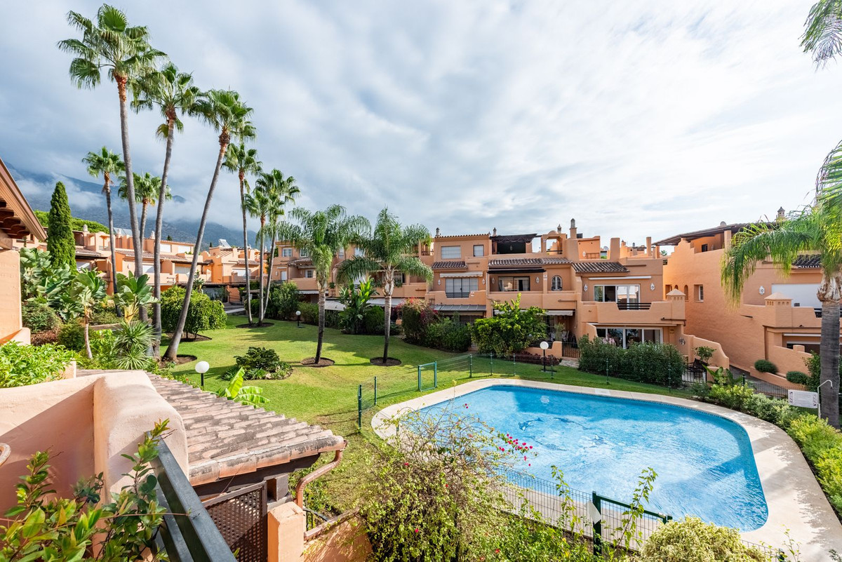 3 Bedroom Townhouse for Sale in Nagüeles — view 20