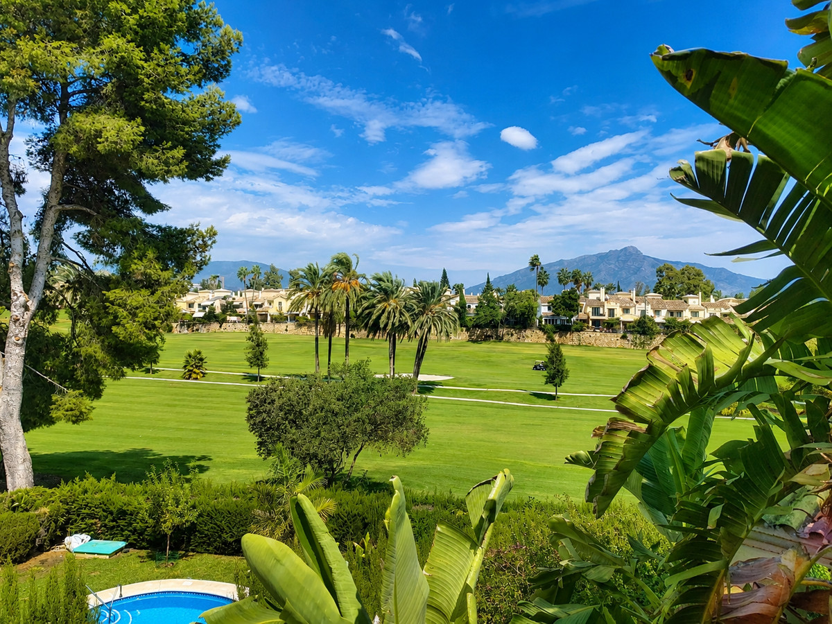 4 Bedroom Villa for Sale in Guadalmina Alta — 2