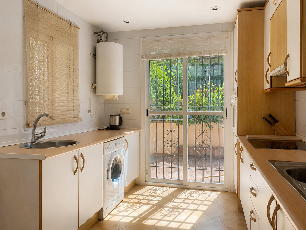 4 Bedroom Villa for Sale in Guadalmina Alta — view 11