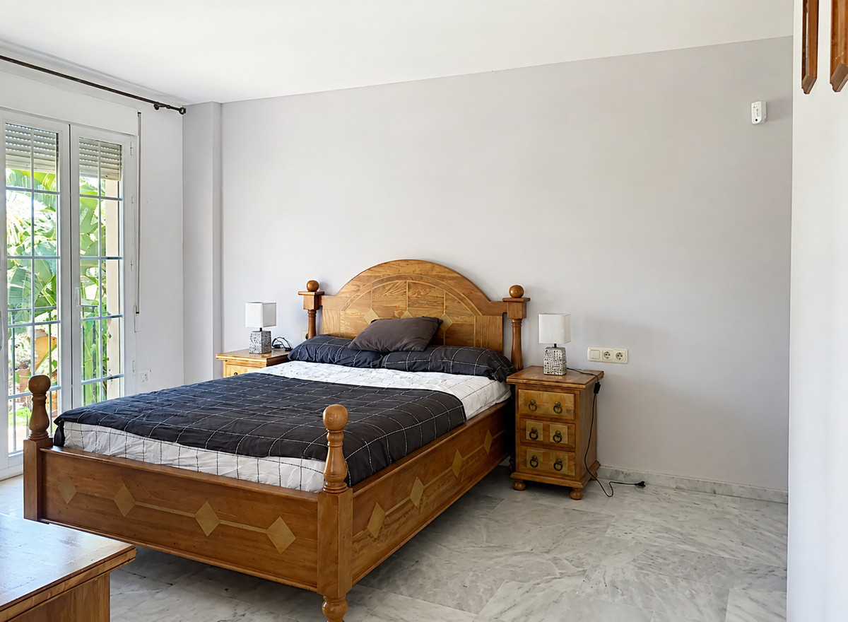 4 Bedroom Villa for Sale in Guadalmina Alta — view 18