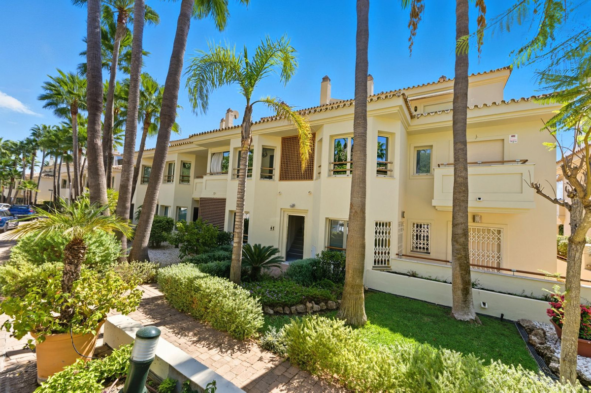 3 Bedroom Apartment for Sale in Sierra Blanca — 2