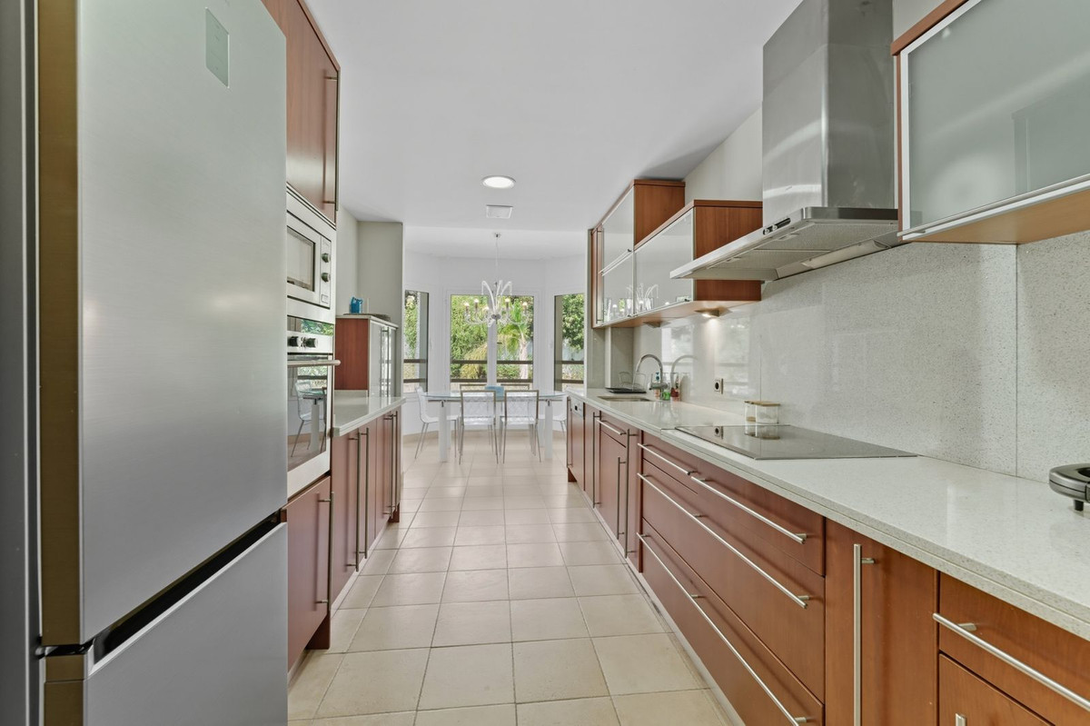 3 Bedroom Apartment for Sale in Sierra Blanca — 9