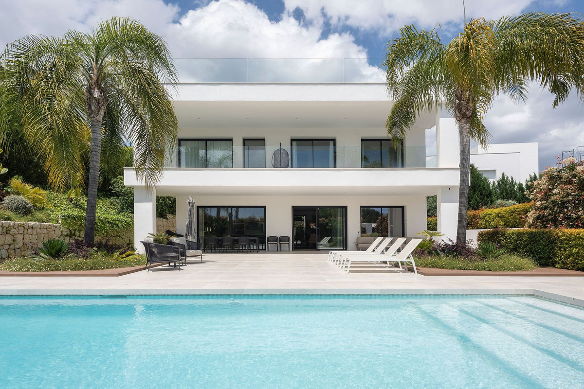 5 Bedroom Villa for Sale in Nueva Andalucía