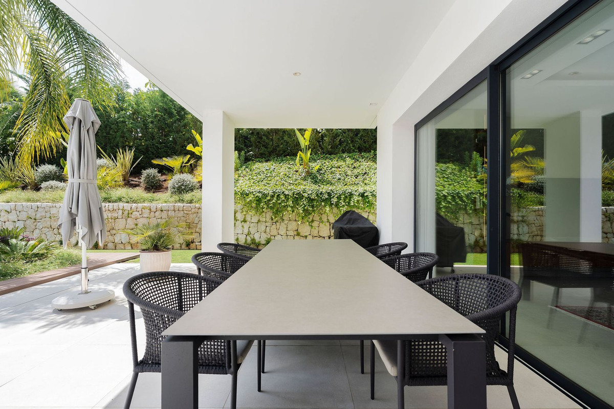5 Bedroom Villa for Sale in Nueva Andalucía — view 12