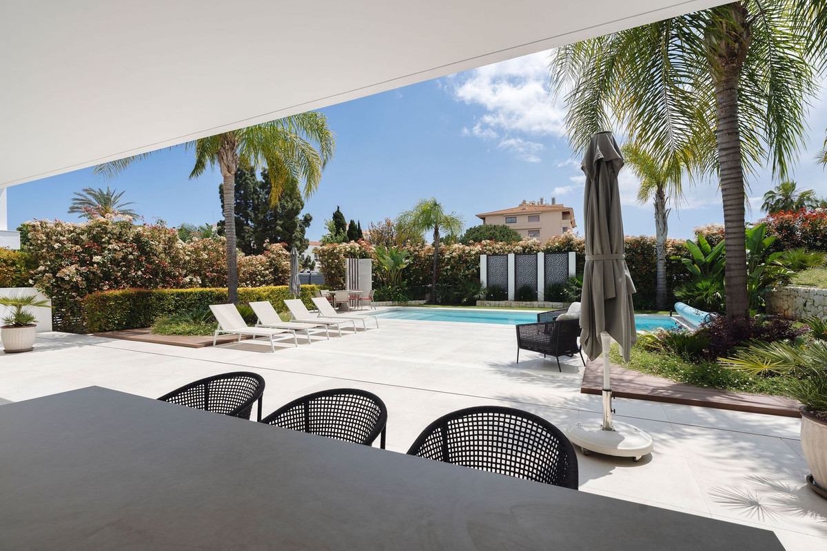 5 Bedroom Villa for Sale in Nueva Andalucía — view 14
