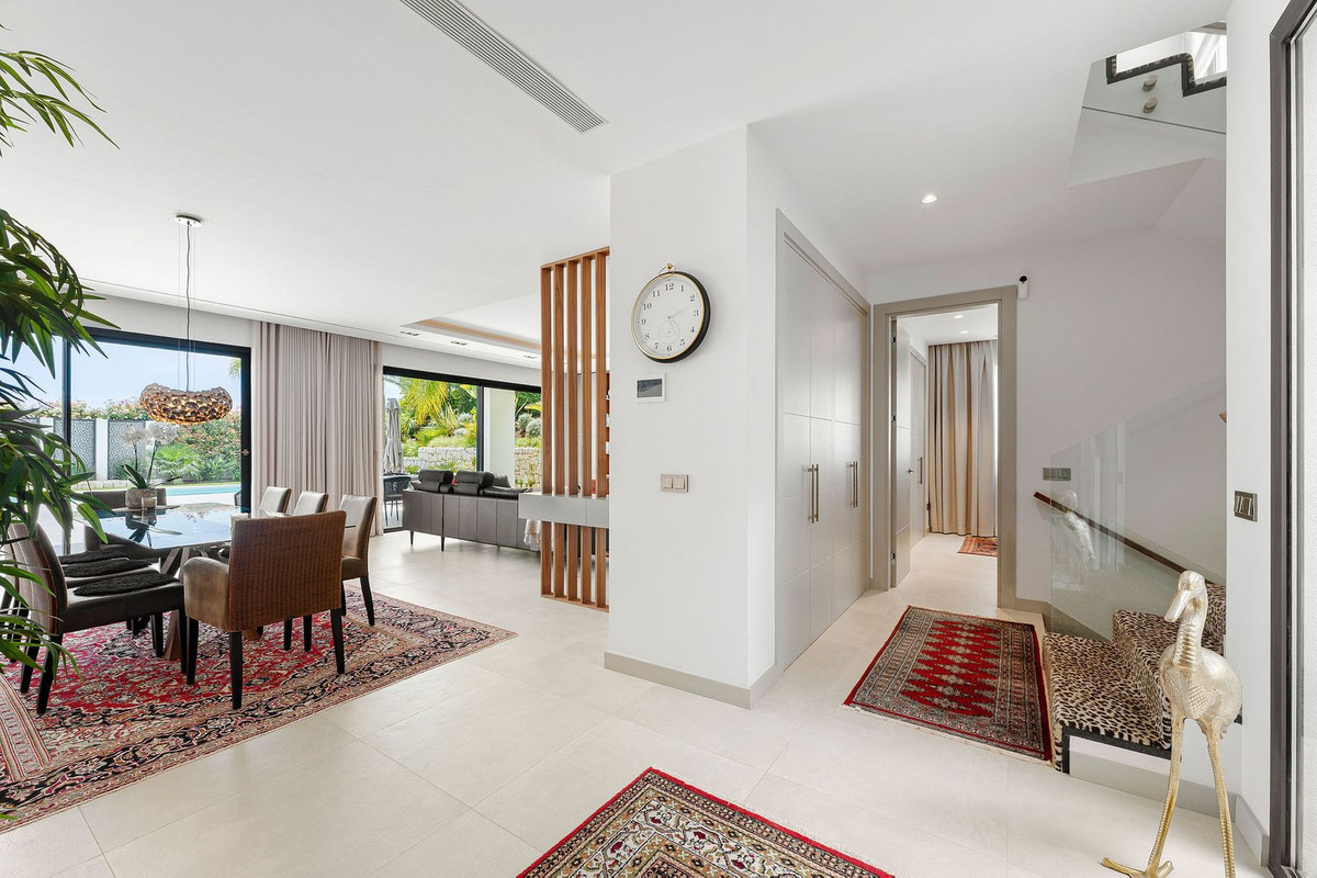 5 Bedroom Villa for Sale in Nueva Andalucía — 7