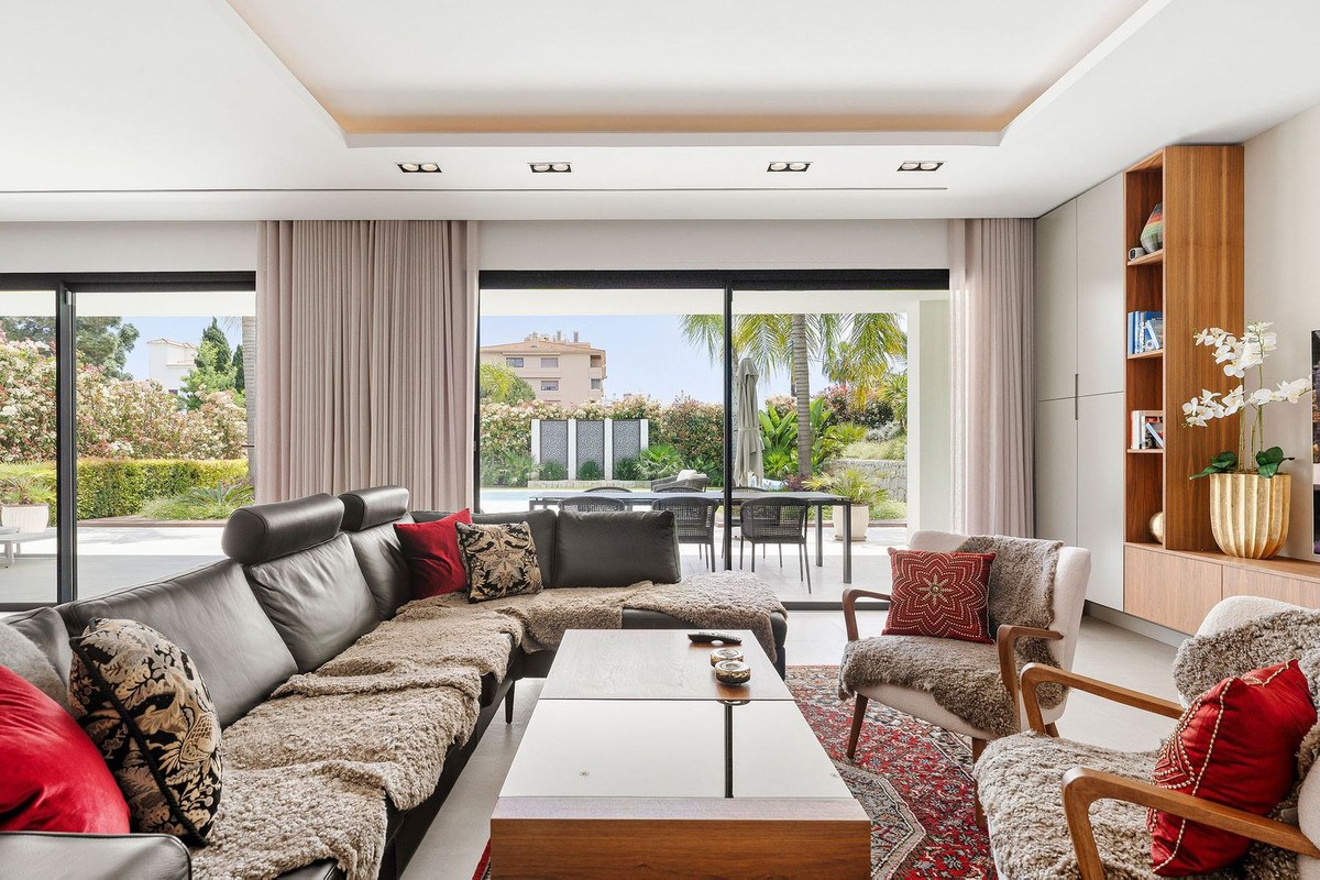 5 Bedroom Villa for Sale in Nueva Andalucía — 8