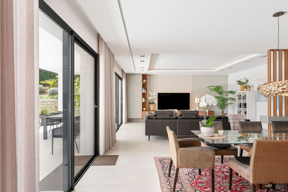 5 Bedroom Villa for Sale in Nueva Andalucía — 9