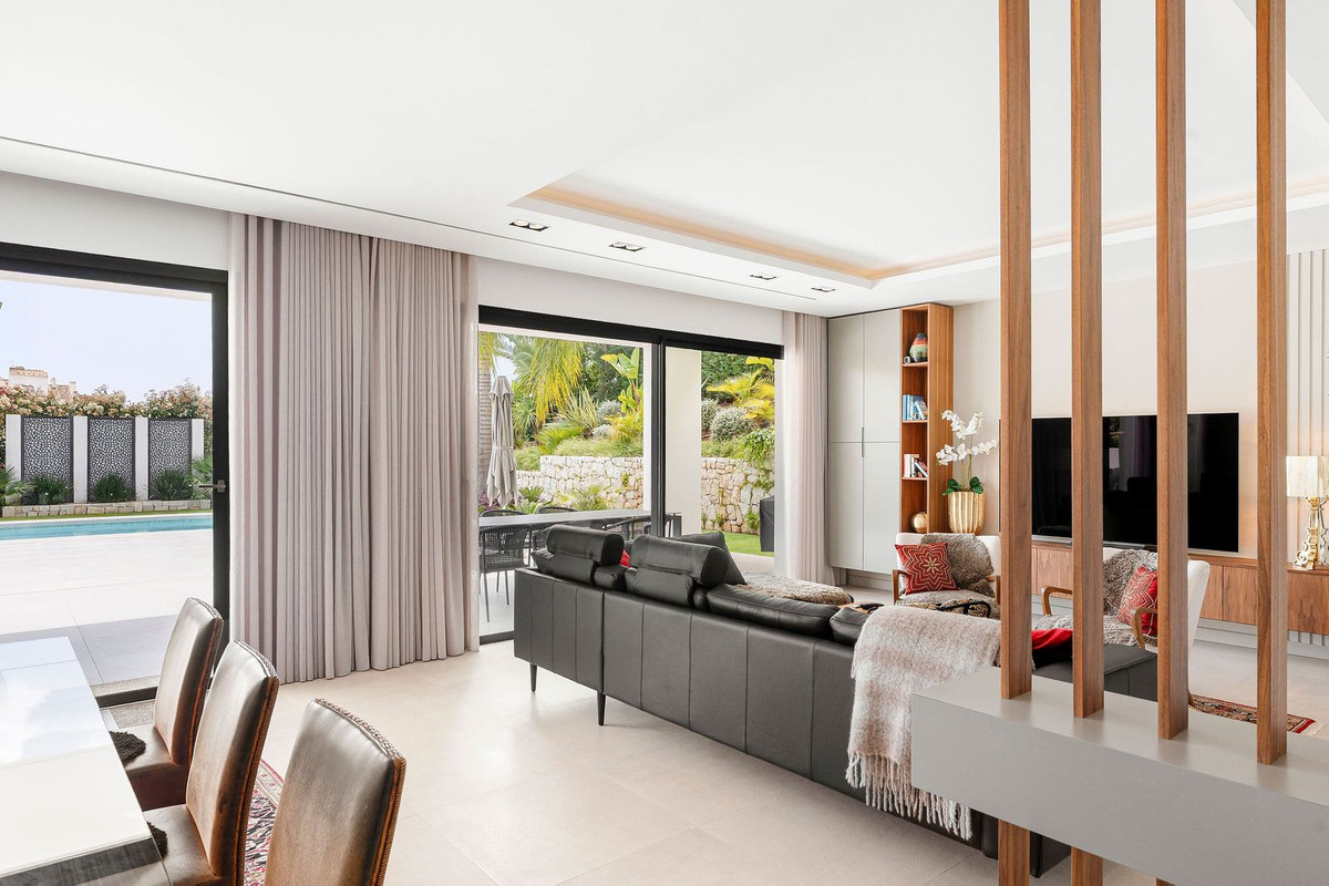 5 Bedroom Villa for Sale in Nueva Andalucía — view 10