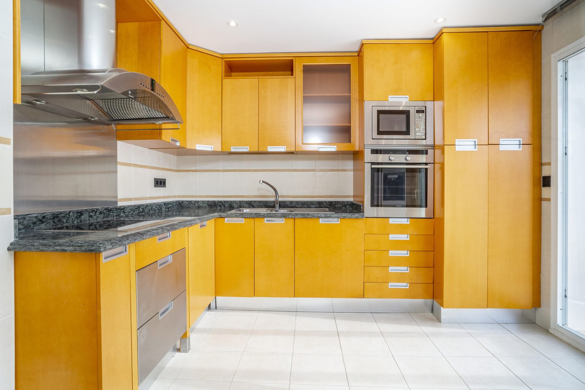 2 Bedroom Apartment for Sale in Marbella — 9