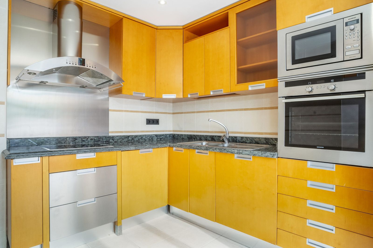 2 Bedroom Apartment for Sale in Marbella — view 10