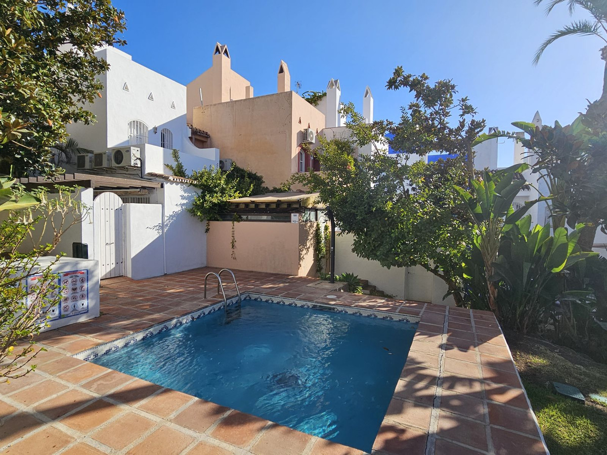 5 Bedroom Villa for Sale in Nueva Andalucía