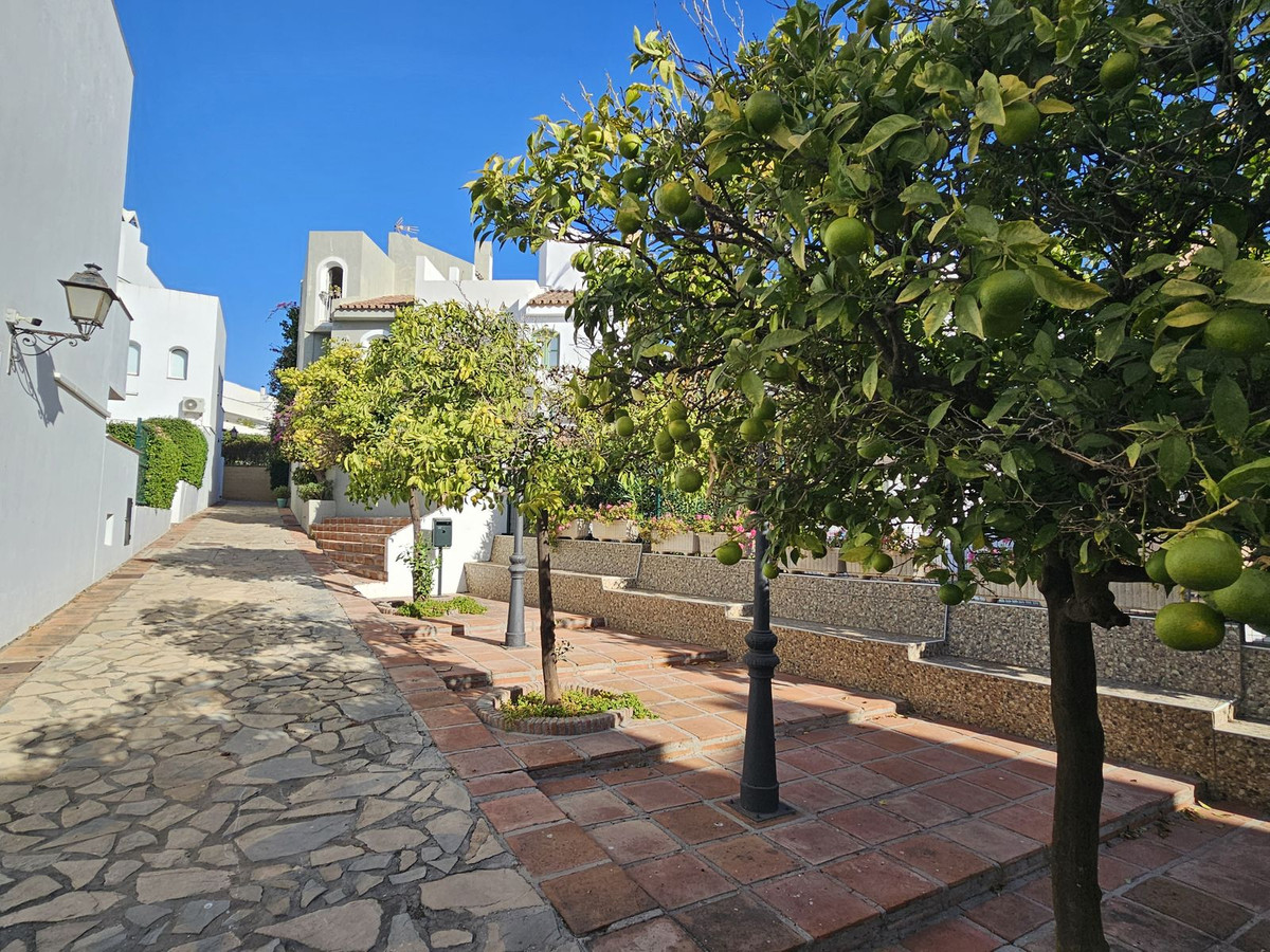 5 Bedroom Villa for Sale in Nueva Andalucía — 2