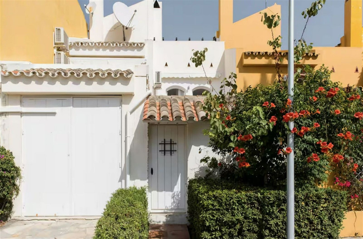 5 Bedroom Villa for Sale in Nueva Andalucía — 3