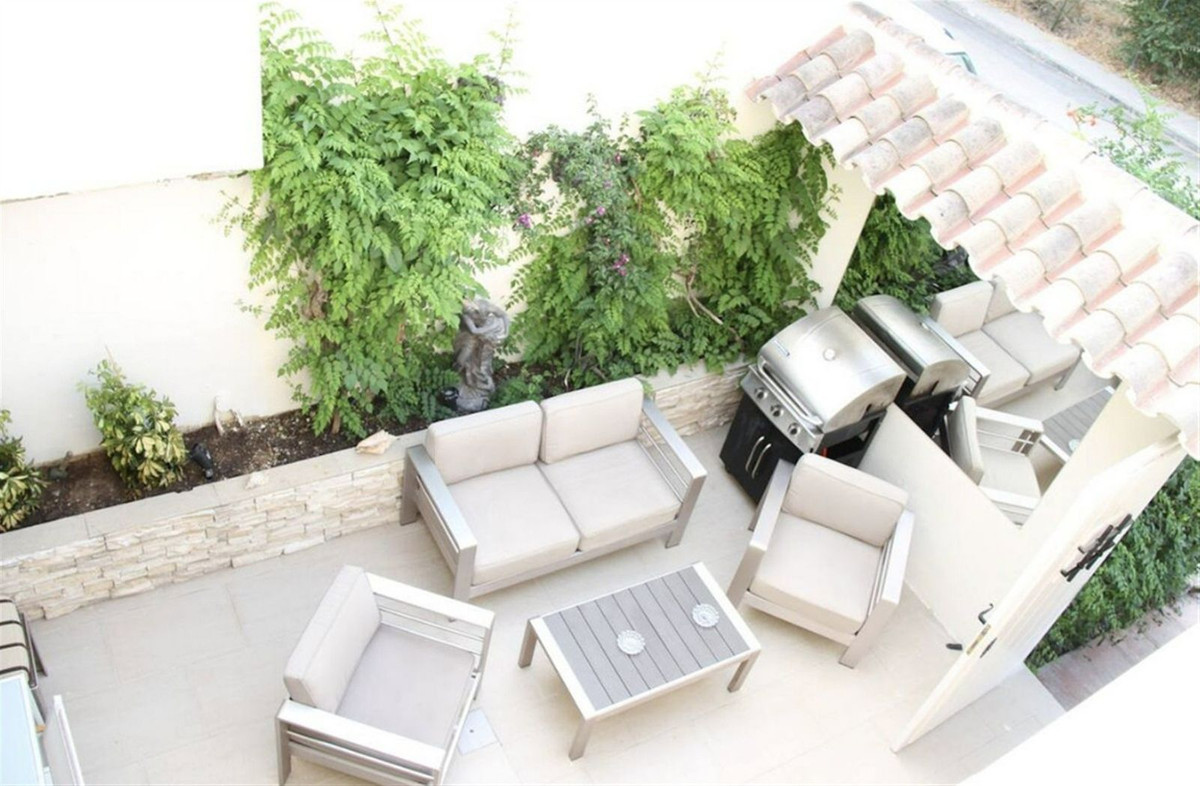 5 Bedroom Villa for Sale in Nueva Andalucía — 4