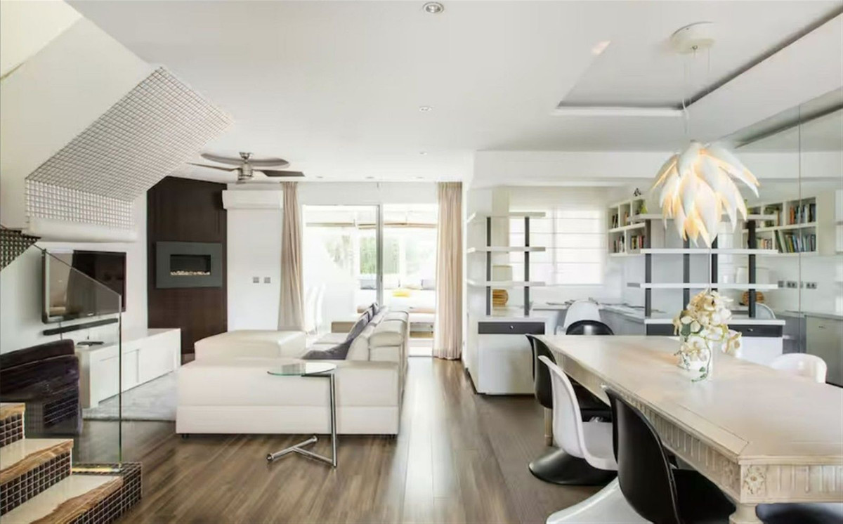 5 Bedroom Villa for Sale in Nueva Andalucía — 5