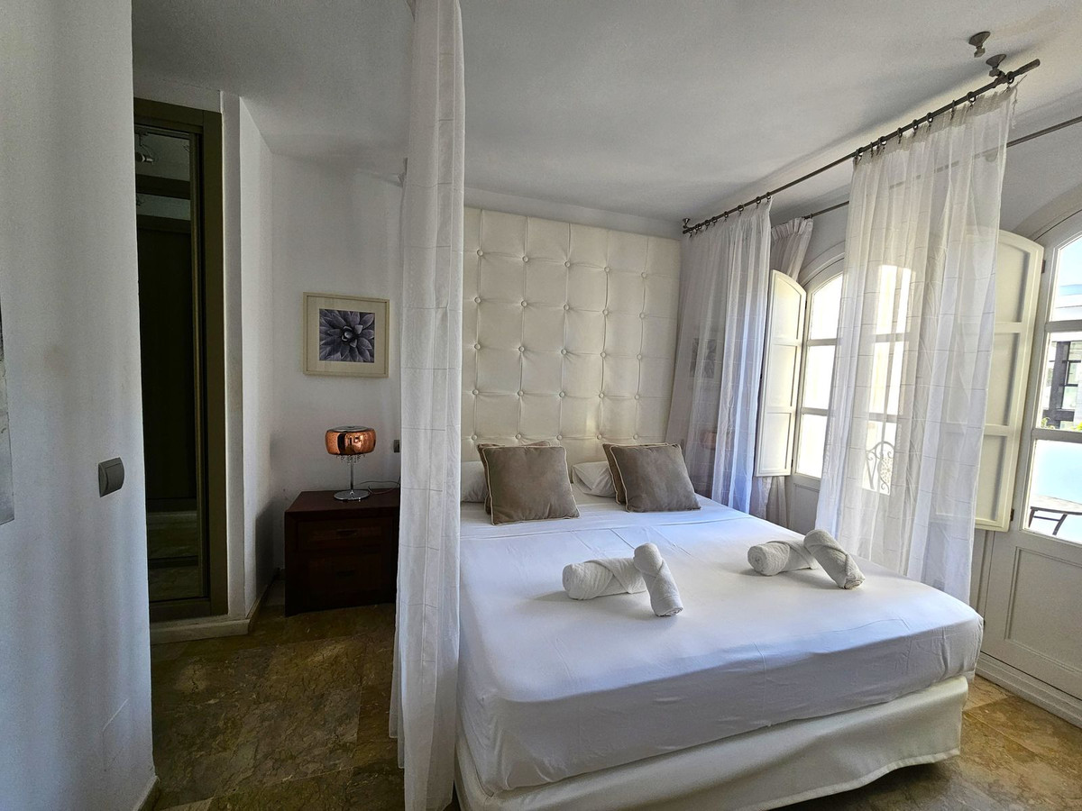 5 Bedroom Villa for Sale in Nueva Andalucía — 8