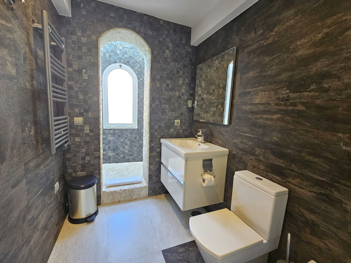 5 Bedroom Villa for Sale in Nueva Andalucía — view 10