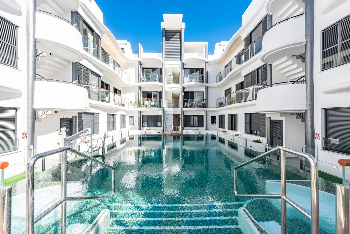 3 Bedroom Apartment for Sale in Estepona