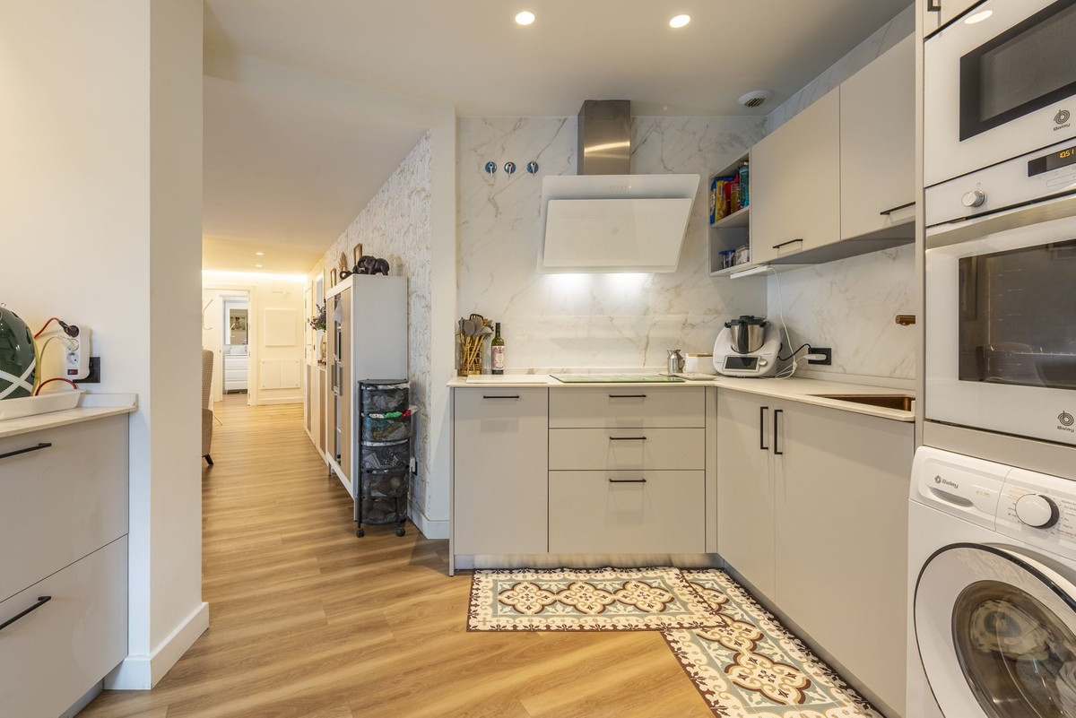 3 Bedroom Apartment for Sale in Estepona — 3