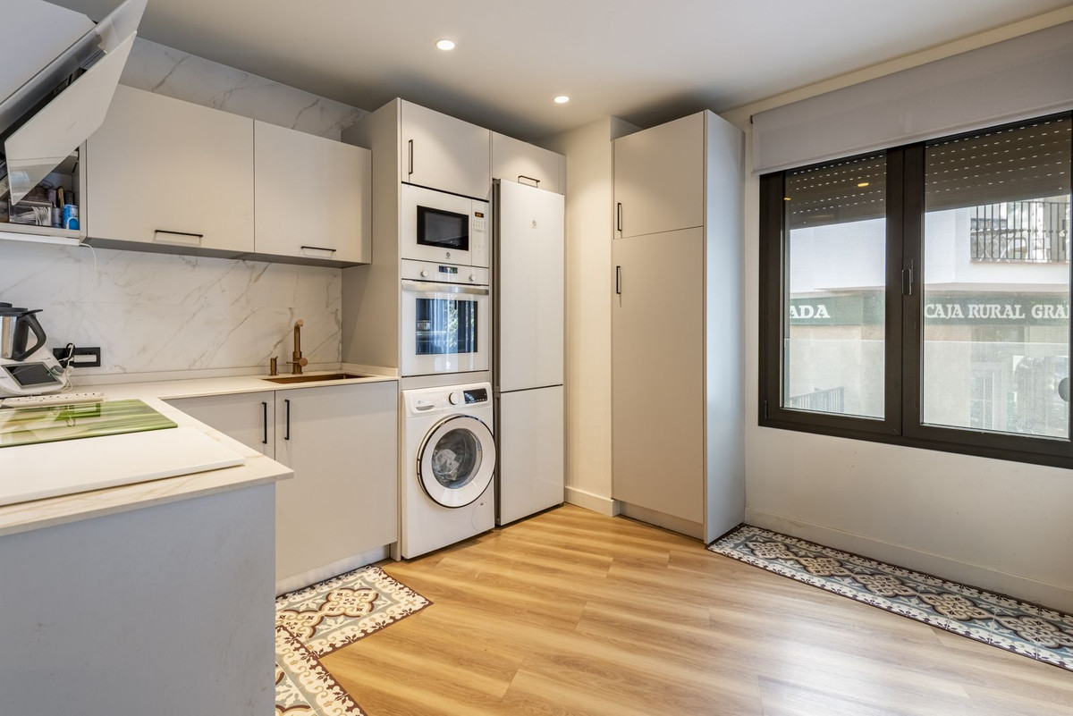 3 Bedroom Apartment for Sale in Estepona — 4