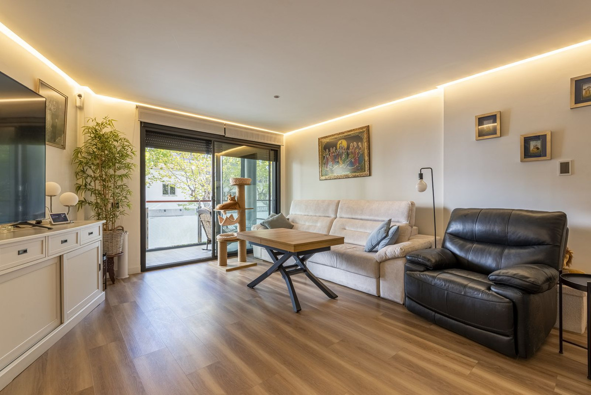 3 Bedroom Apartment for Sale in Estepona — 7