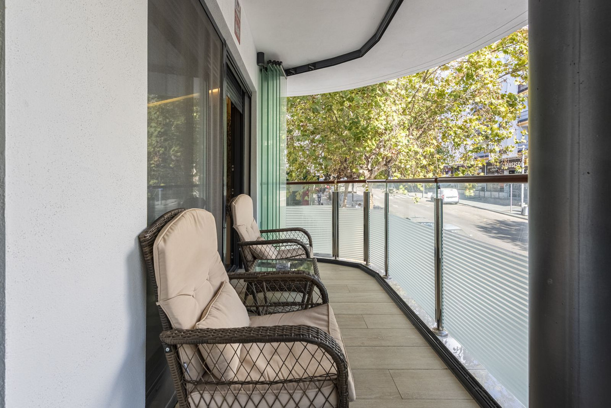 3 Bedroom Apartment for Sale in Estepona — 8