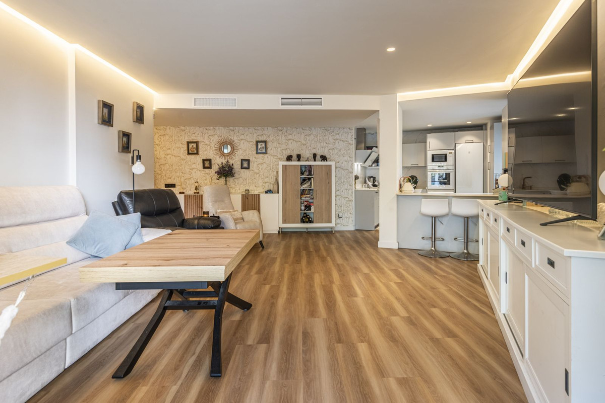 3 Bedroom Apartment for Sale in Estepona — view 10
