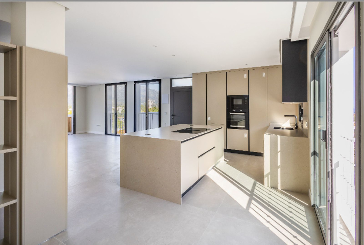 2 Bedroom Apartment for Sale in Nueva Andalucía — 2