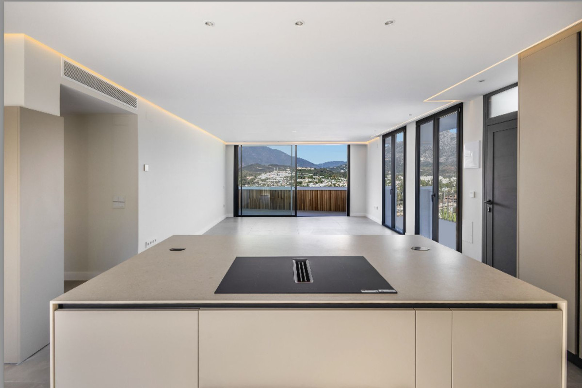 2 Bedroom Apartment for Sale in Nueva Andalucía — 4
