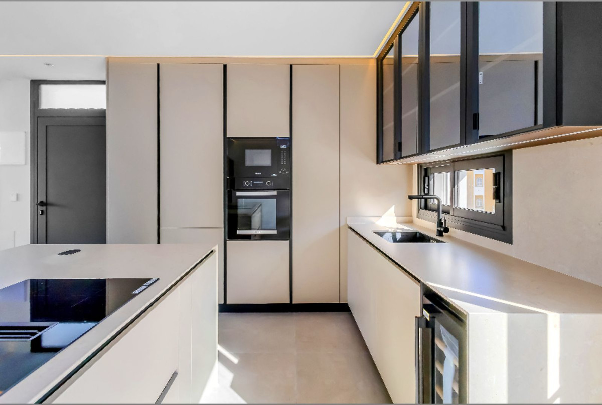 2 Bedroom Apartment for Sale in Nueva Andalucía — 5