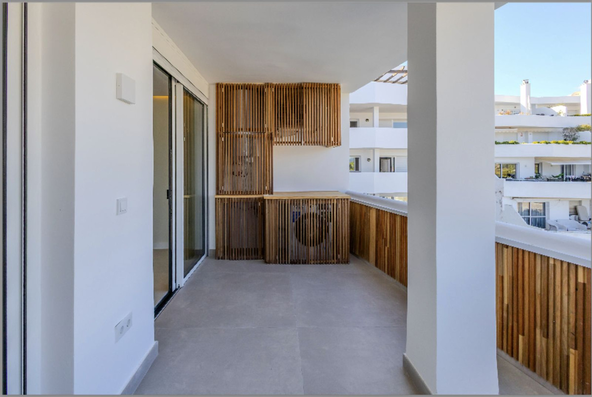 2 Bedroom Apartment for Sale in Nueva Andalucía — 7